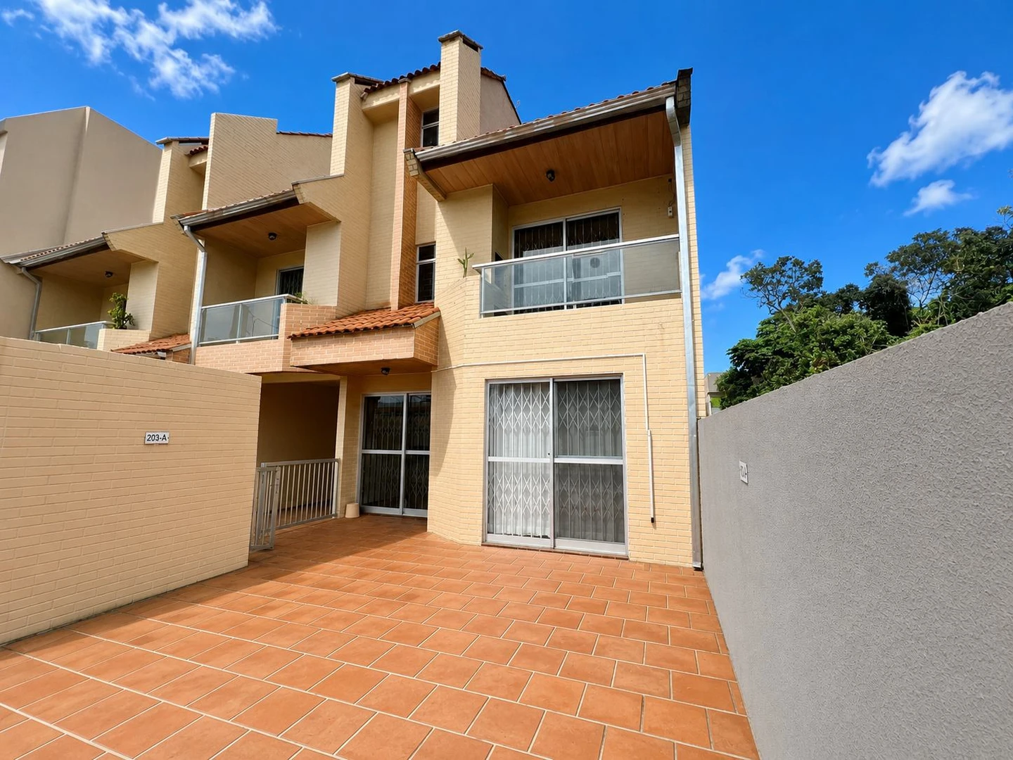 Apartamento térreo. 2Q / 1 Suite em Caiobá