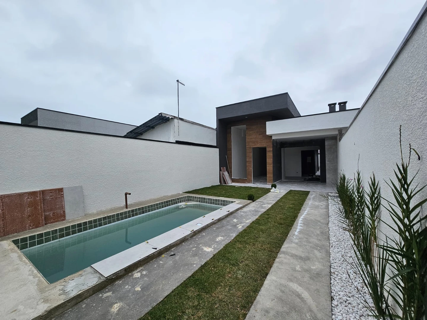 Casa Betaras com 3 dormitórios (1 suíte) - Matinhos _ PR