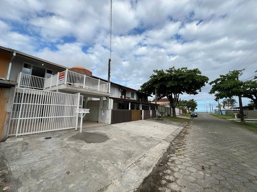 Imóvel tipo sobrado, com terraço