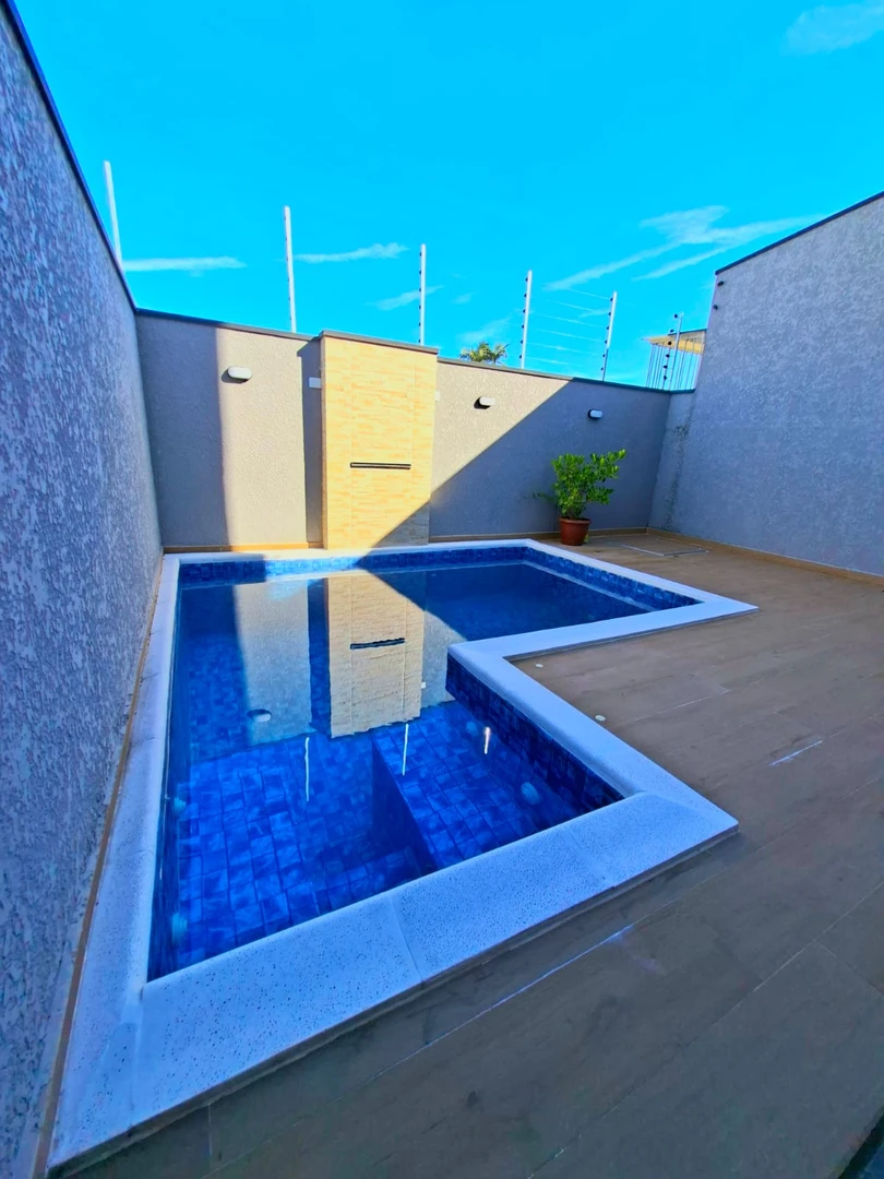Sobrado 4 suítes com piscina 350m do mar 