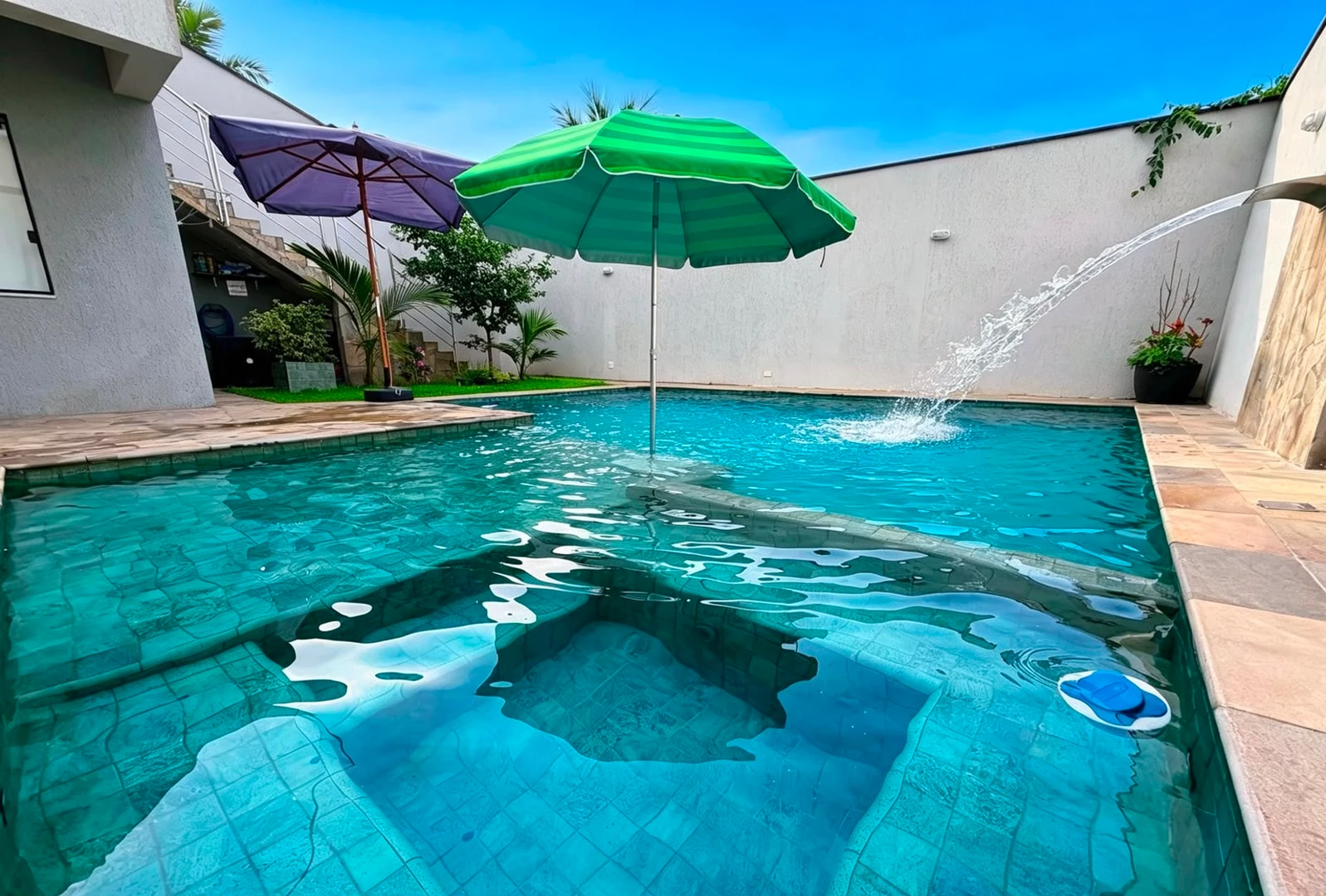 Sobrado Alto Padrão com piscina no Florida REF:  IMO-00043